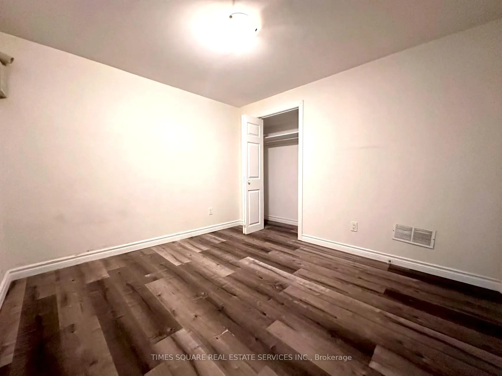 Photo 6 of 12 Milton Place, Vaughan, Maple — HOMEH