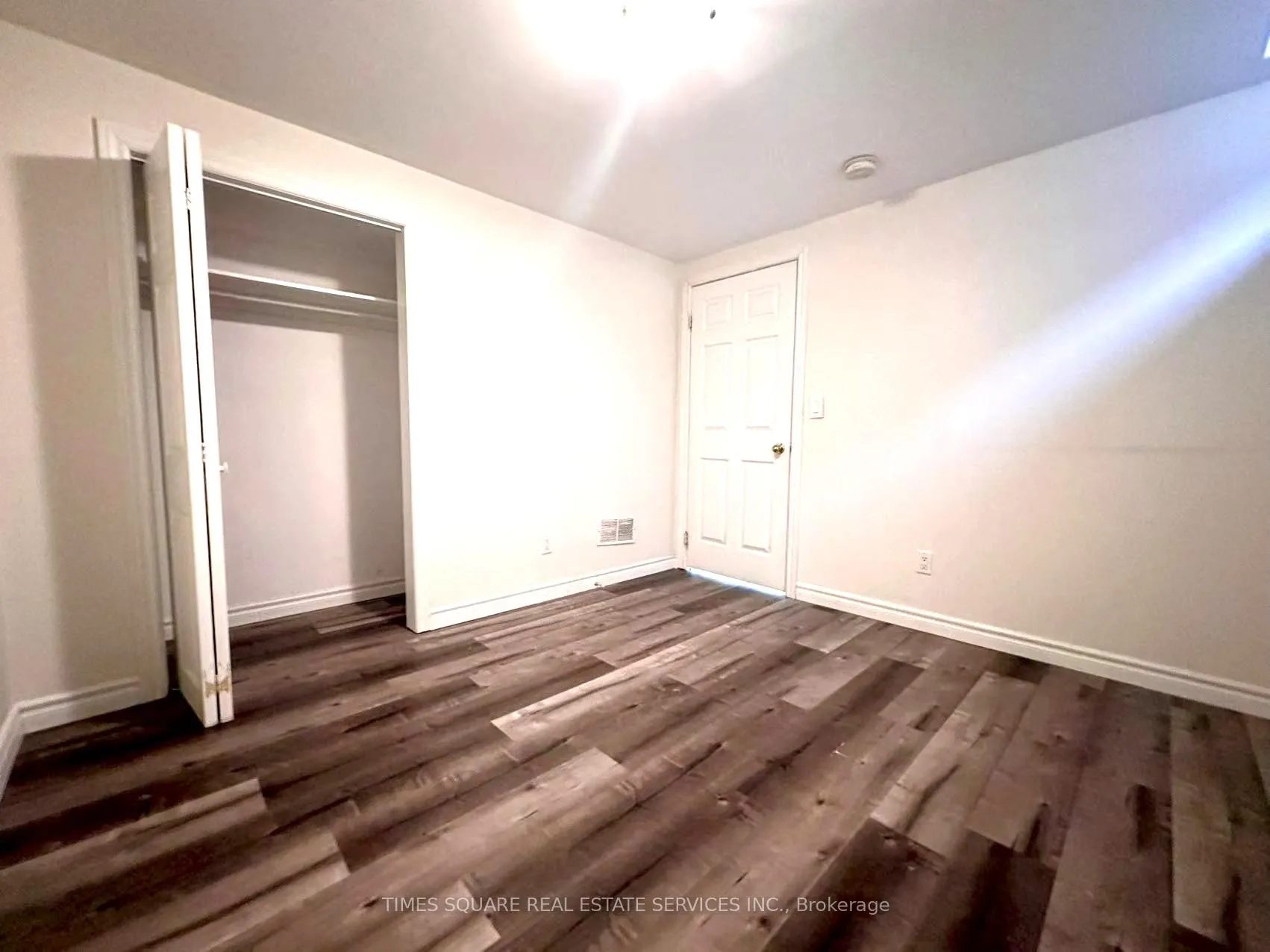 Photo 7 of 12 Milton Place, Vaughan, Maple — HOMEH