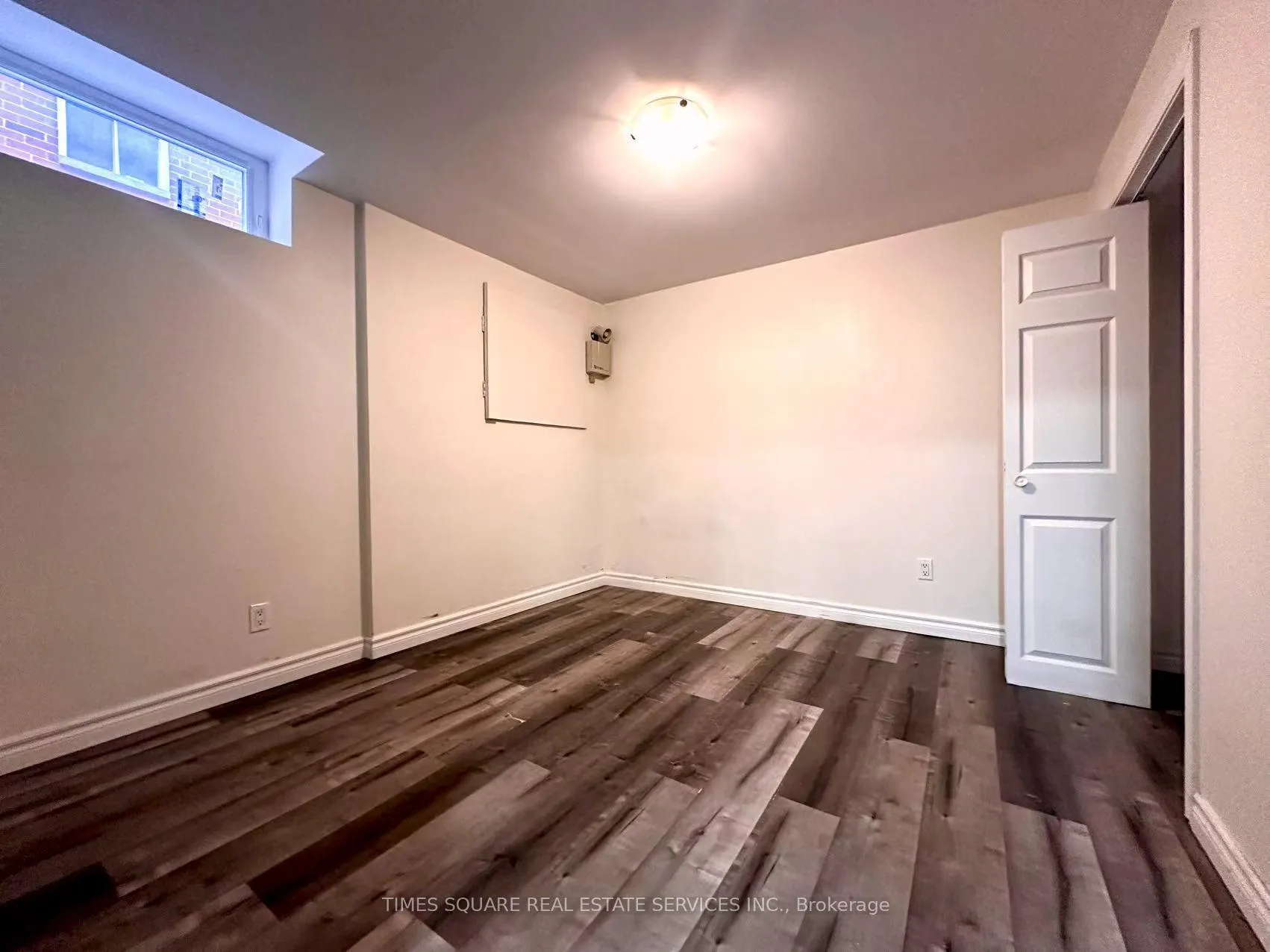Photo 8 of 12 Milton Place, Vaughan, Maple — HOMEH