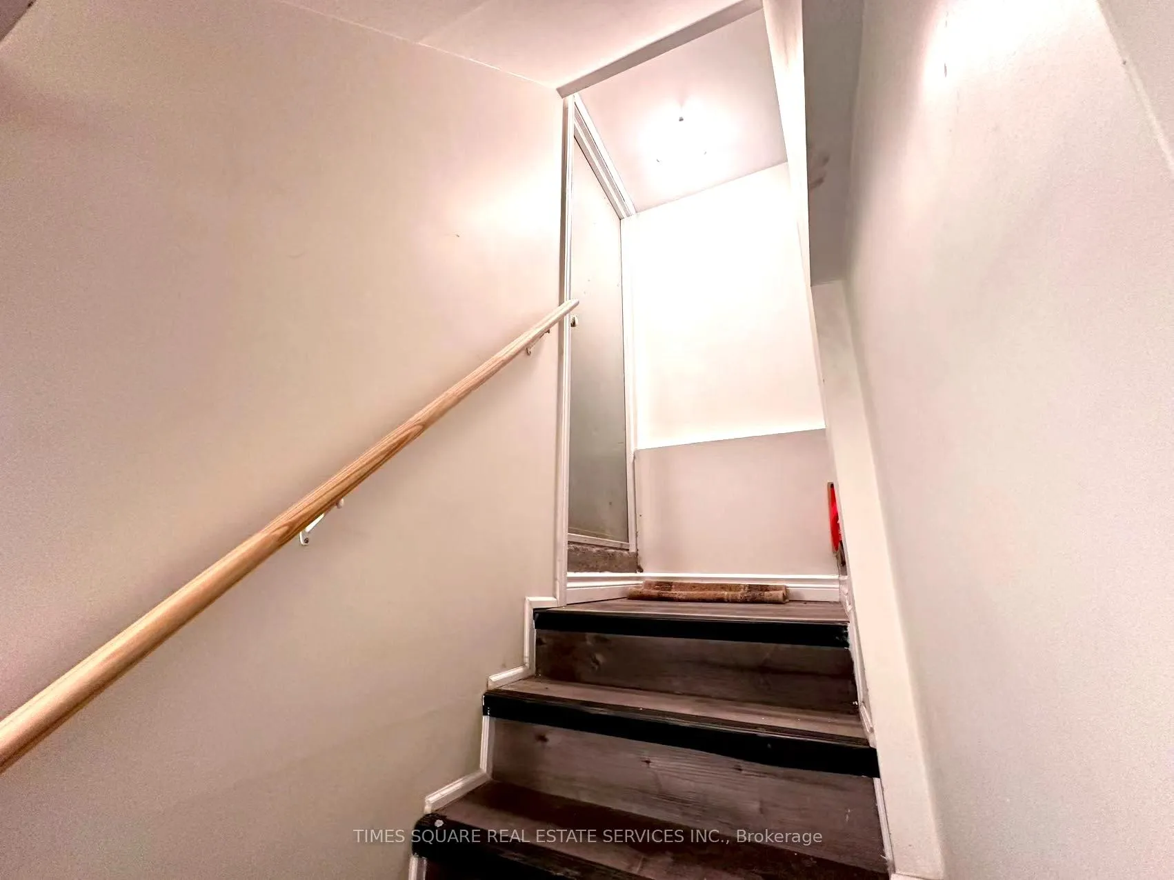 Photo 11 of 12 Milton Place, Vaughan, Maple — HOMEH