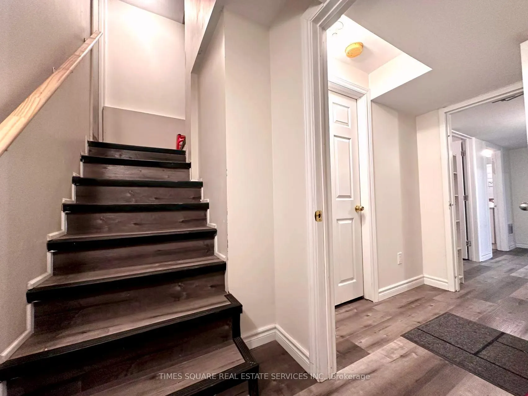 Photo 12 of 12 Milton Place, Vaughan, Maple — HOMEH