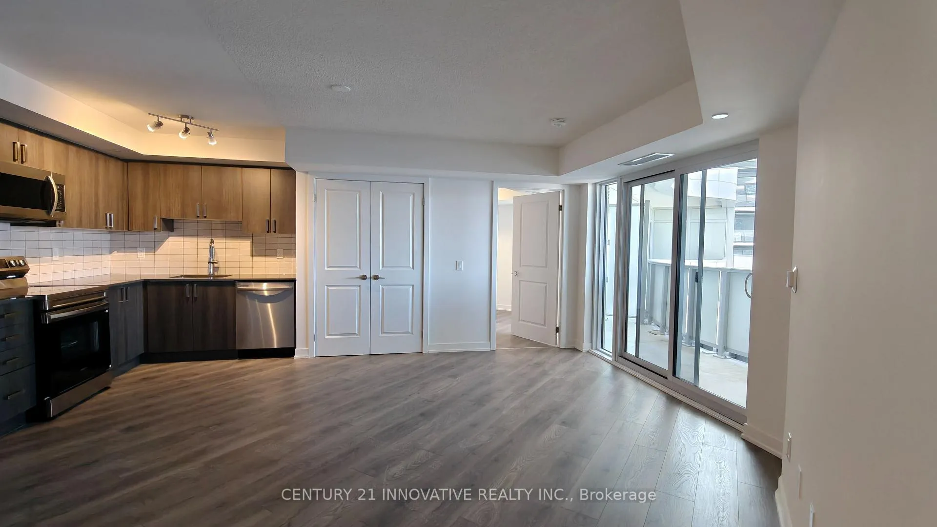 Photo 4 of Unit 416, 1010 Sandy Beach Road, Pickering, Bay Ridges — HOMEH