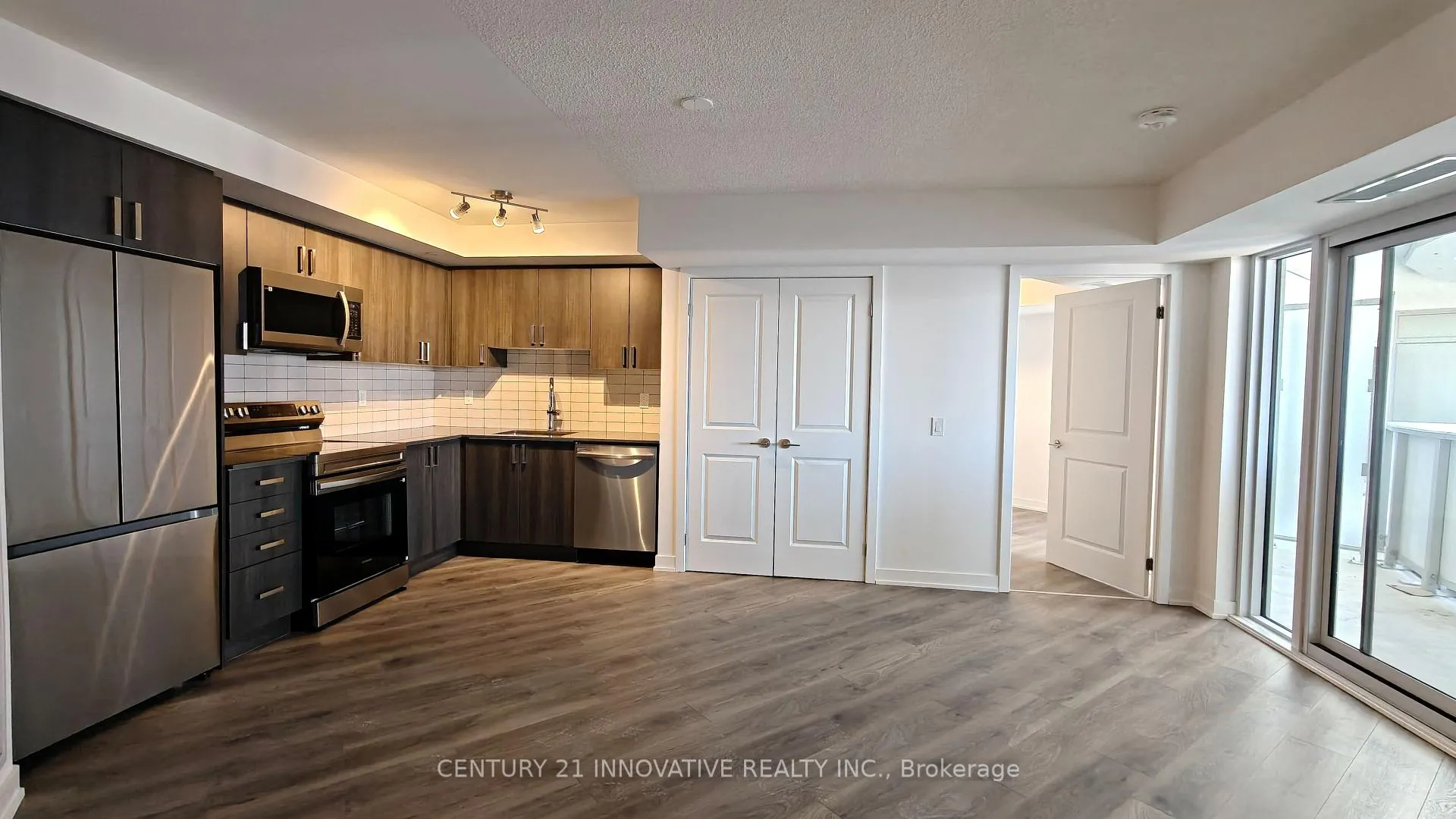 Photo 5 of Unit 416, 1010 Sandy Beach Road, Pickering, Bay Ridges — HOMEH