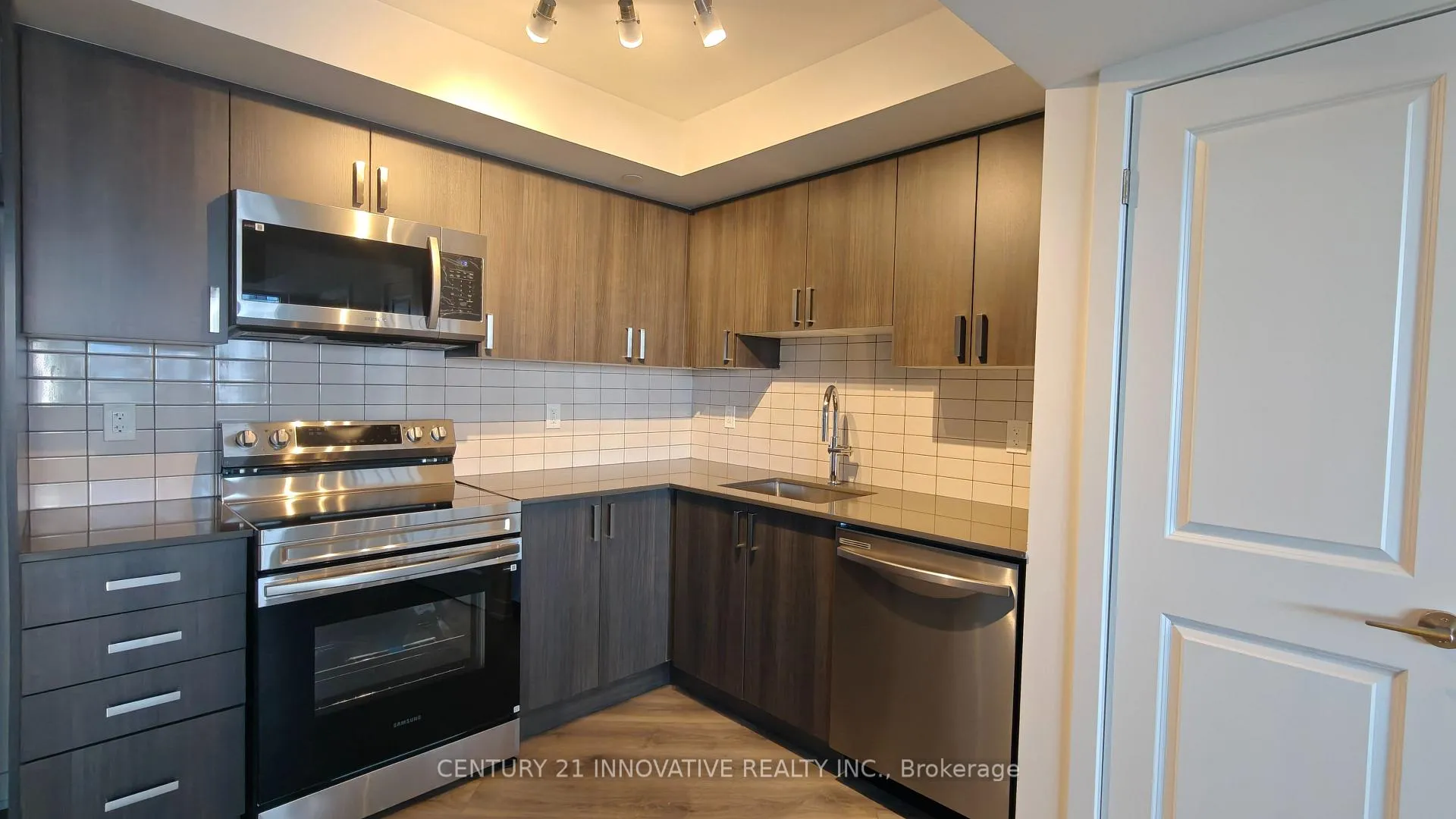 Photo 8 of Unit 416, 1010 Sandy Beach Road, Pickering, Bay Ridges — HOMEH
