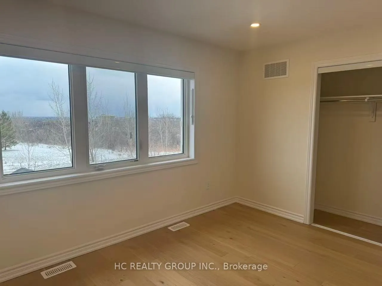 Photo 12 of 664 Grand Ridge Avenue, Oshawa, Pinecrest — HOMEH