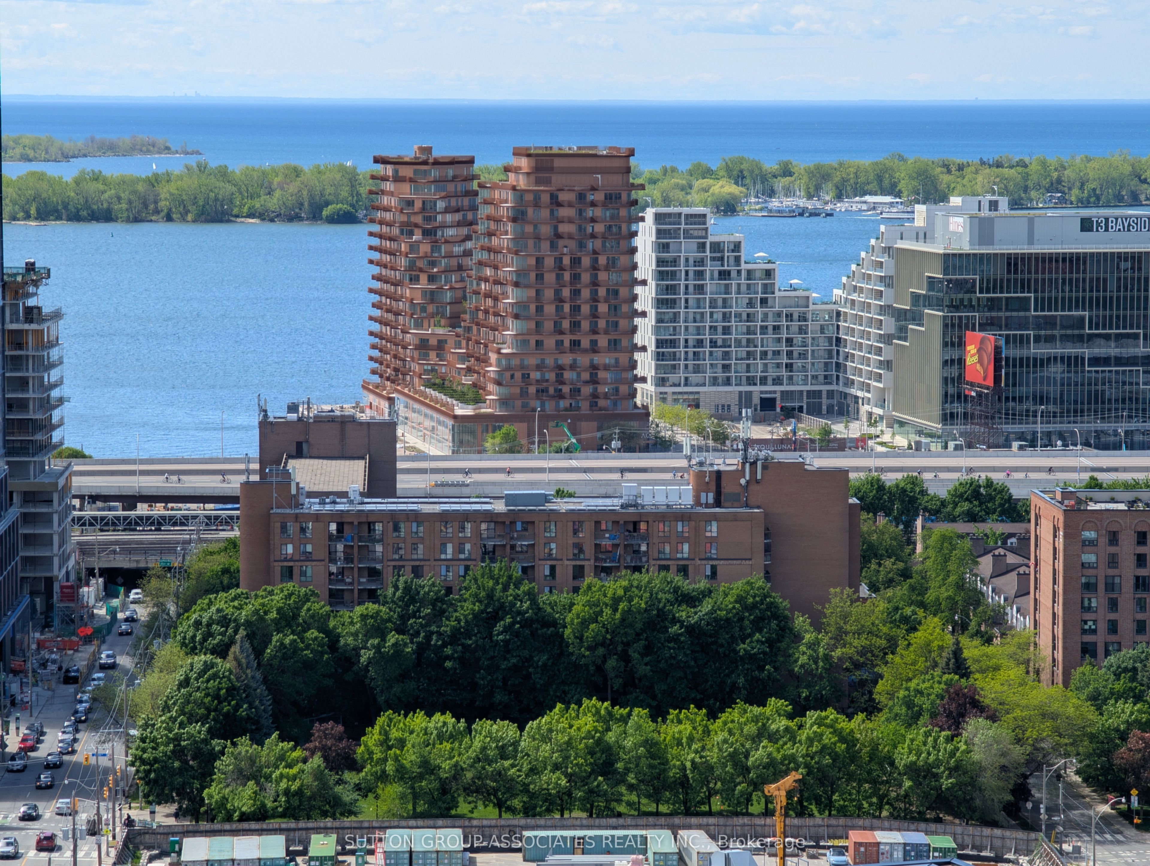 Front of Unit 2307, 120 Parliament Street