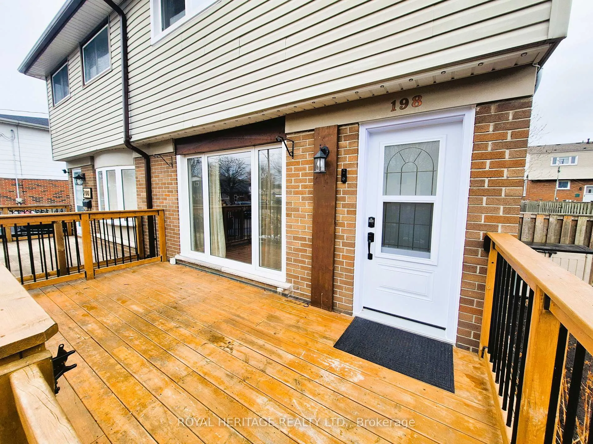 Photo 2 of 198 Barkley Crescent, Oshawa, Vanier — HOMEH