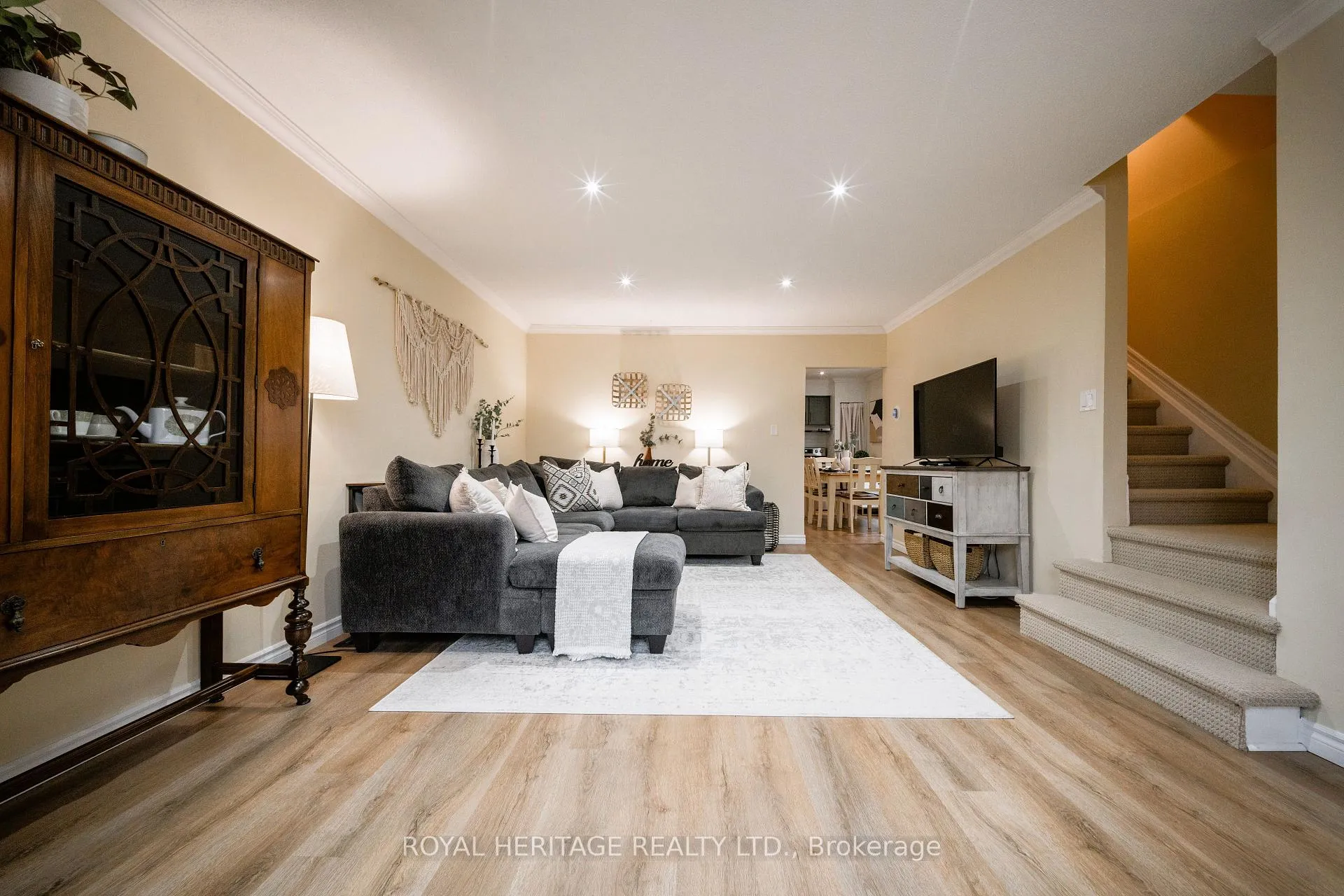 Photo 4 of 198 Barkley Crescent, Oshawa, Vanier — HOMEH