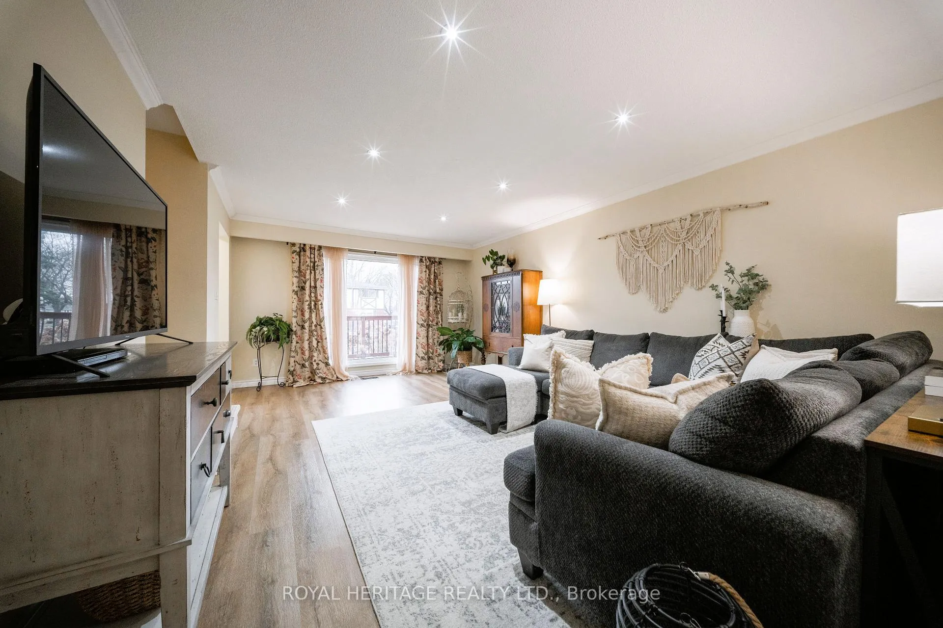 Photo 5 of 198 Barkley Crescent, Oshawa, Vanier — HOMEH