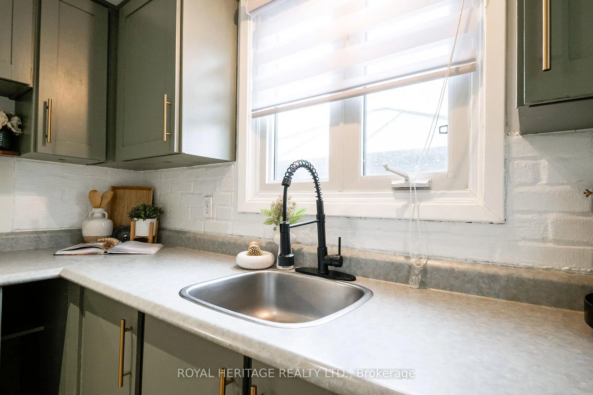 Photo 8 of 198 Barkley Crescent, Oshawa, Vanier — HOMEH