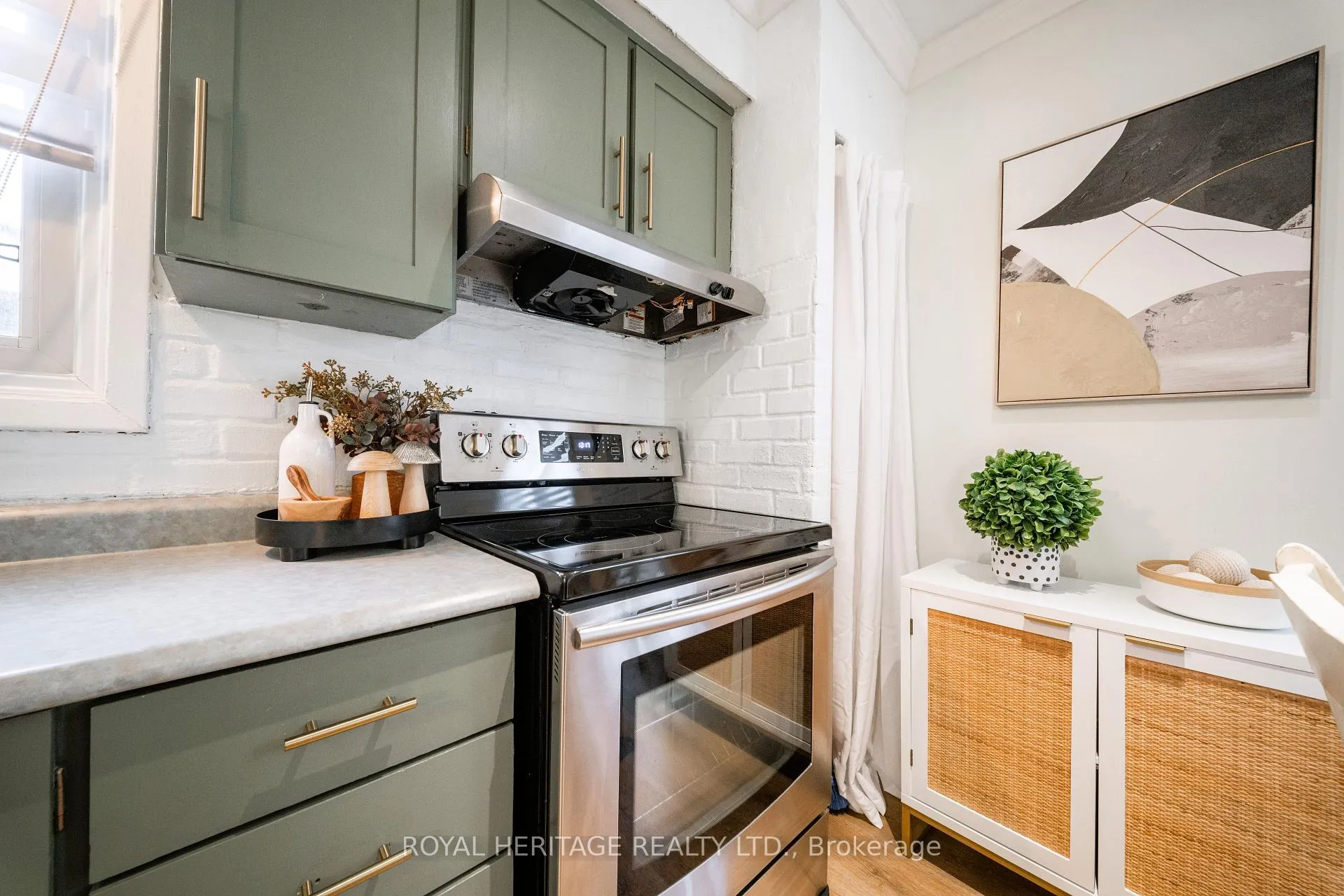 Photo 9 of 198 Barkley Crescent, Oshawa, Vanier — HOMEH