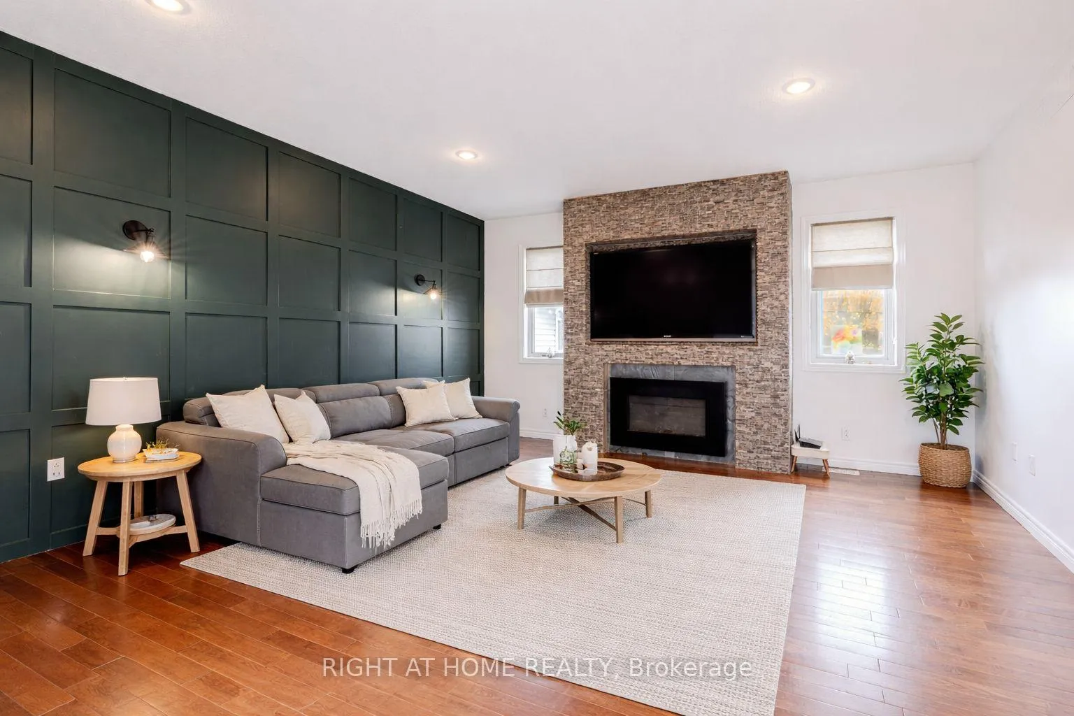 Photo 3 of 301 Mud Street E, Hamilton, Rural Stoney Creek — HOMEH
