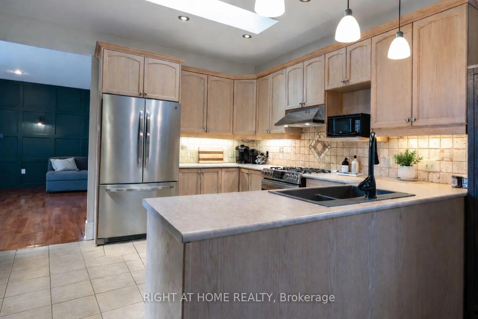 Photo 5 of 301 Mud Street E, Hamilton, Rural Stoney Creek — HOMEH