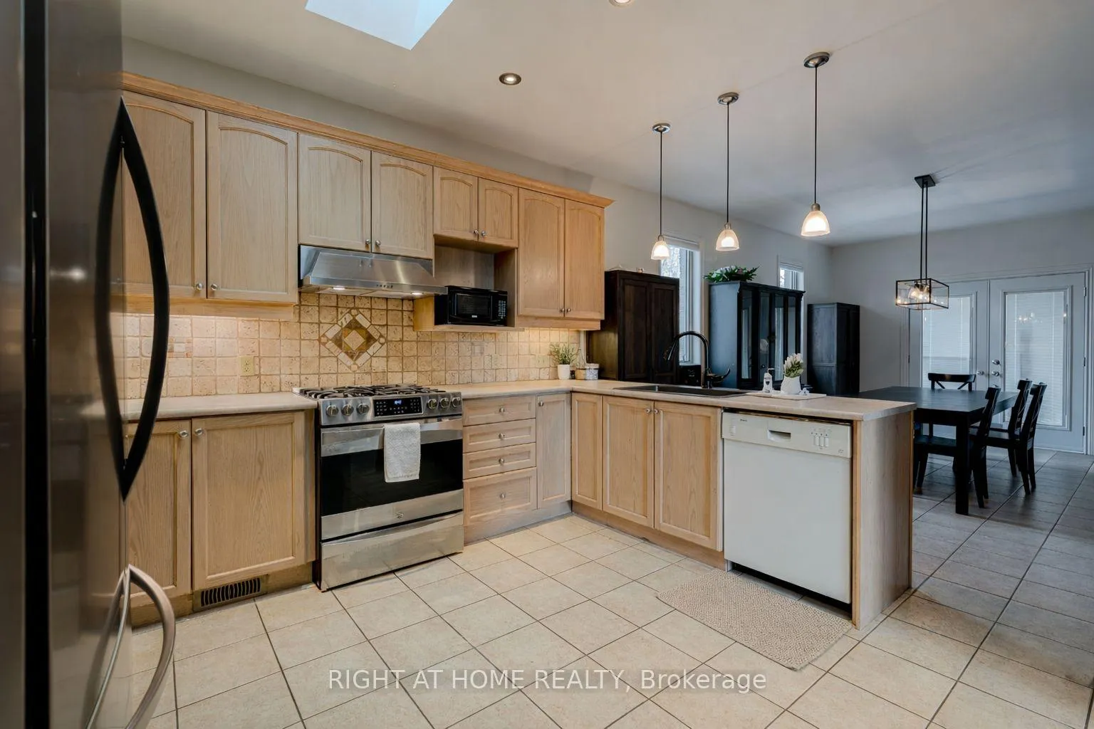 Photo 7 of 301 Mud Street E, Hamilton, Rural Stoney Creek — HOMEH