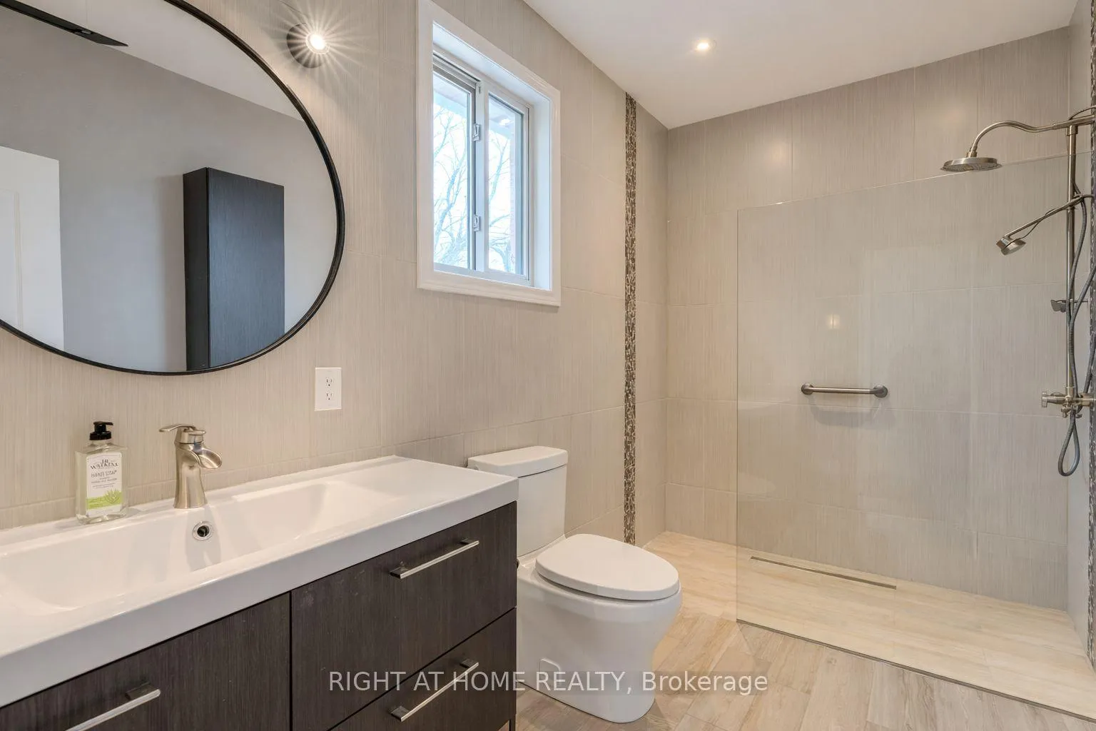 Photo 16 of 301 Mud Street E, Hamilton, Rural Stoney Creek — HOMEH