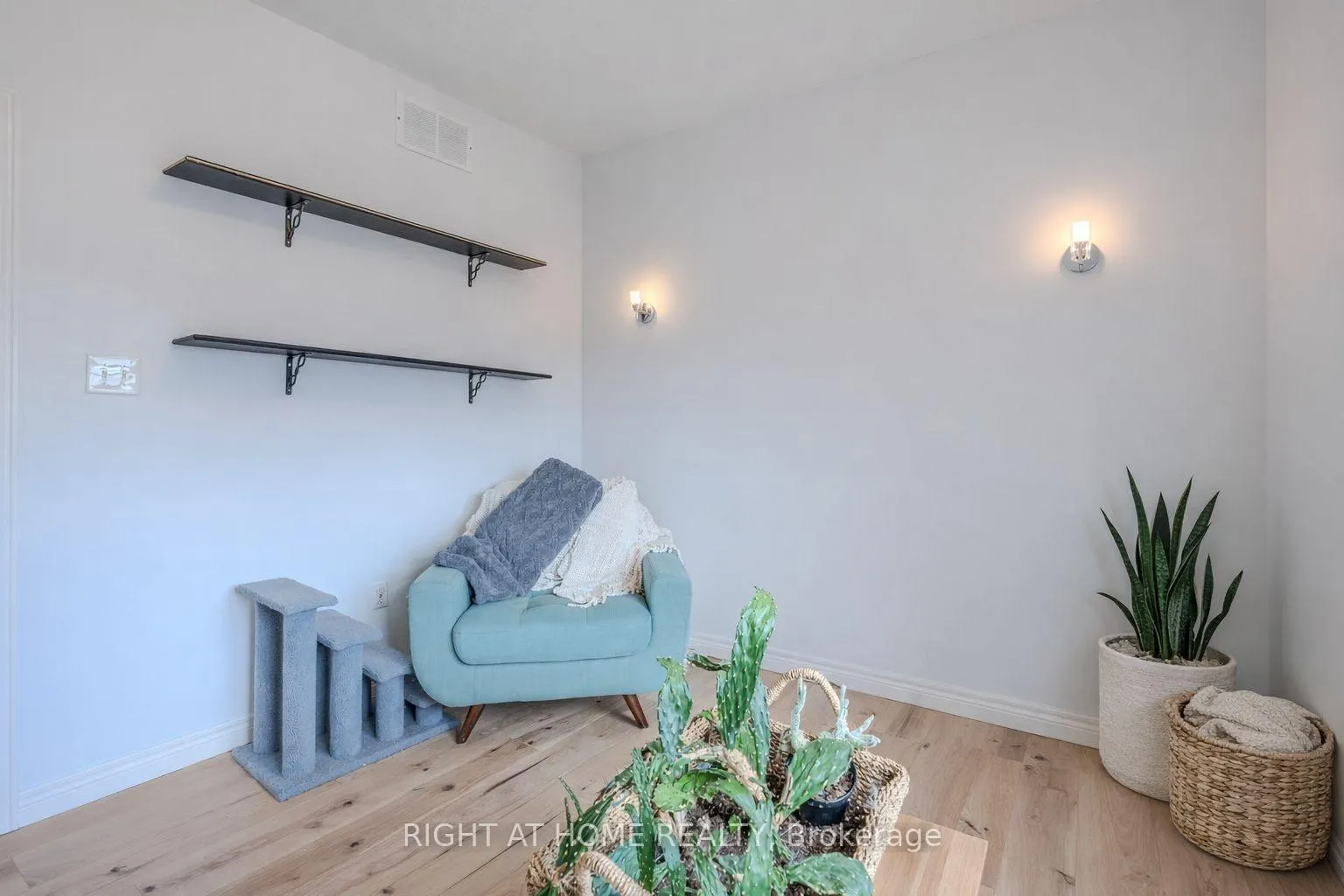Photo 18 of 301 Mud Street E, Hamilton, Rural Stoney Creek — HOMEH