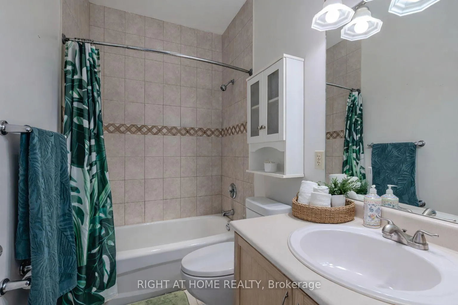 Photo 22 of 301 Mud Street E, Hamilton, Rural Stoney Creek — HOMEH