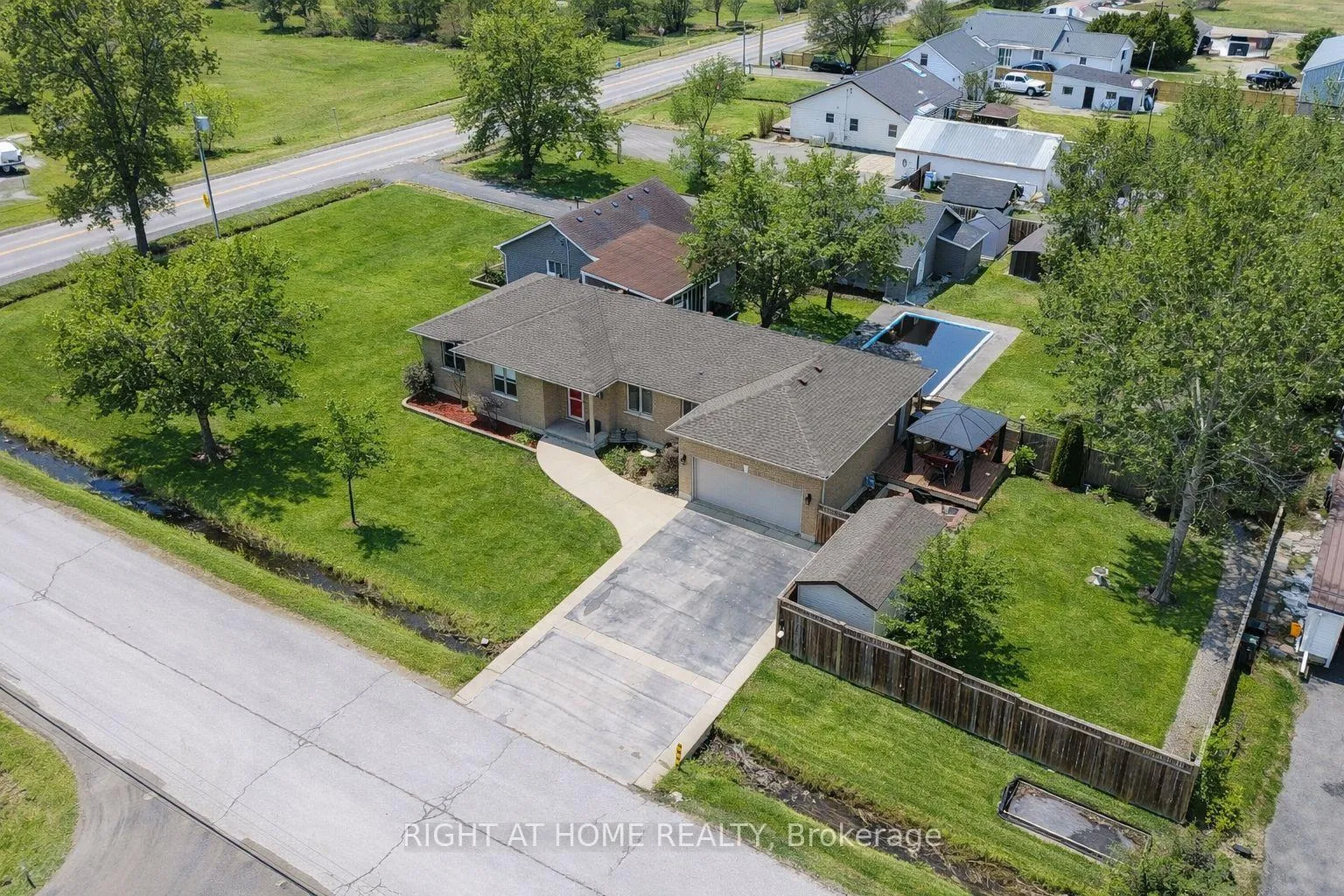 Photo 30 of 301 Mud Street E, Hamilton, Rural Stoney Creek — HOMEH