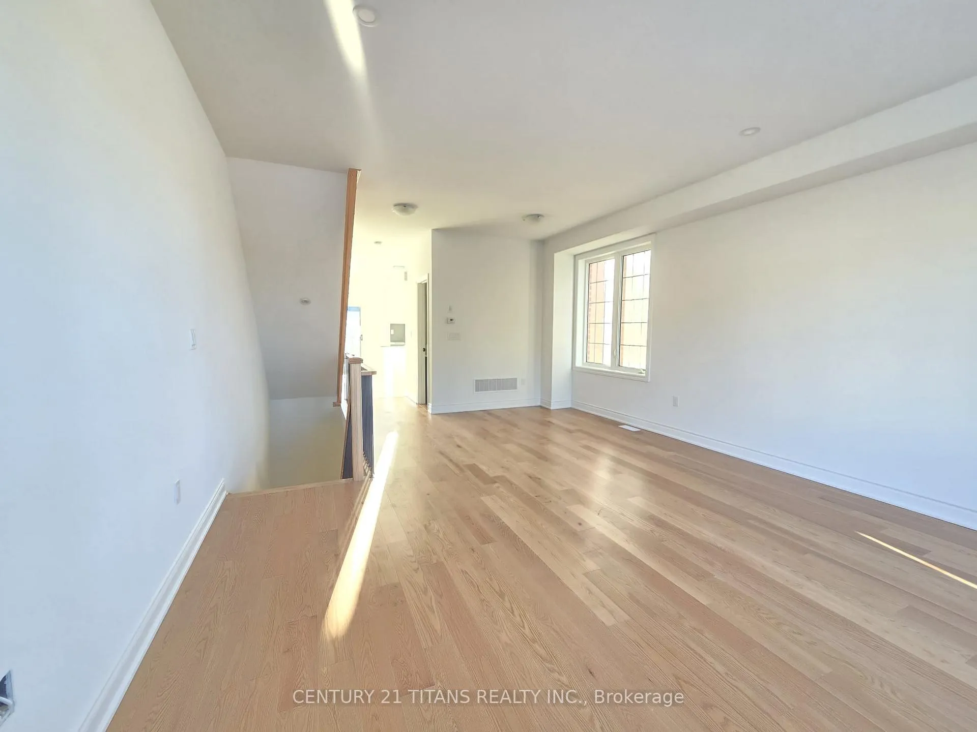 Photo 3 of 22 Franklin Avenue E, Scarborough, Centennial Scarborough — HOMEH