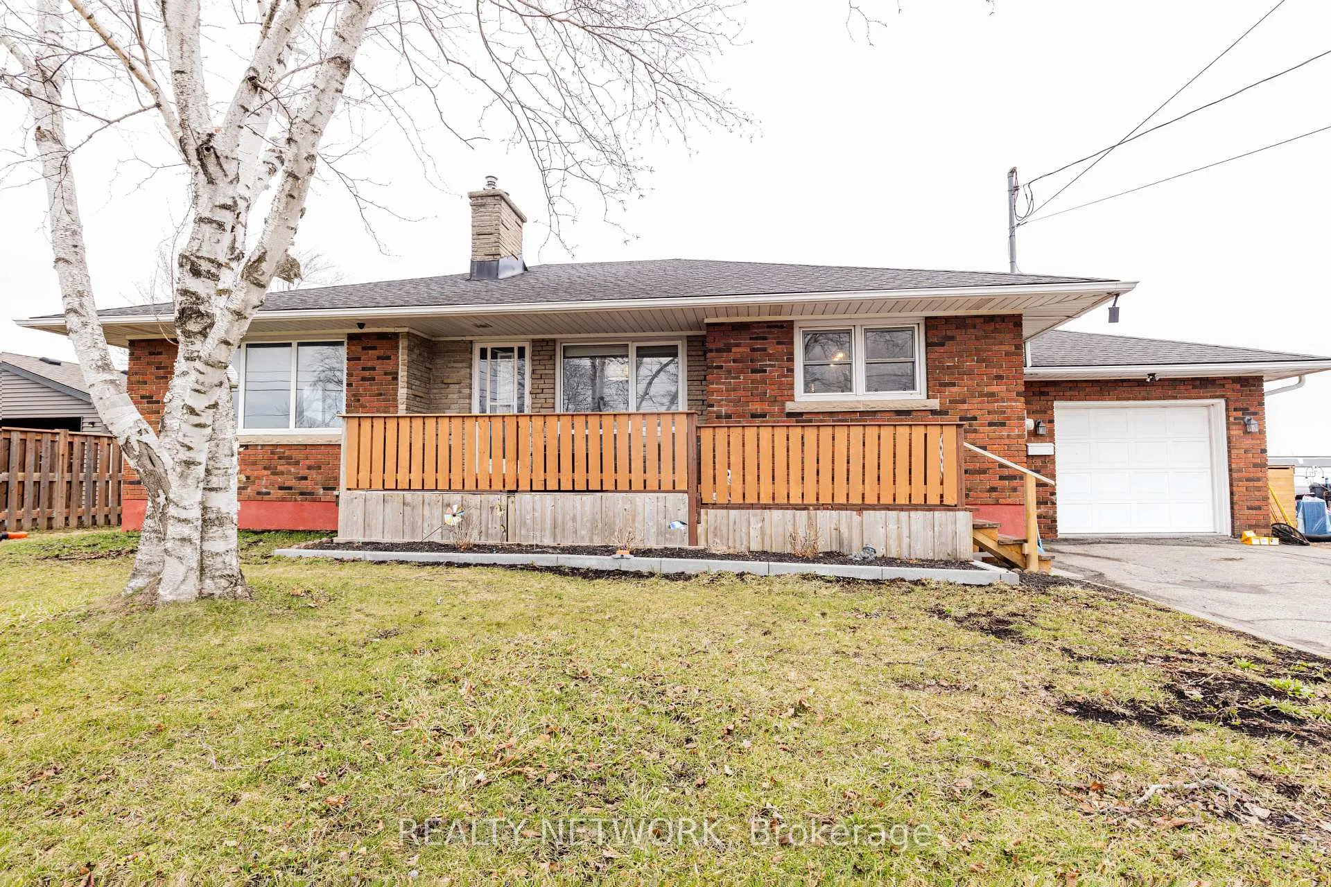 Photo 1 of 452 Quaker Road, Welland, N. Welland — HOMEH