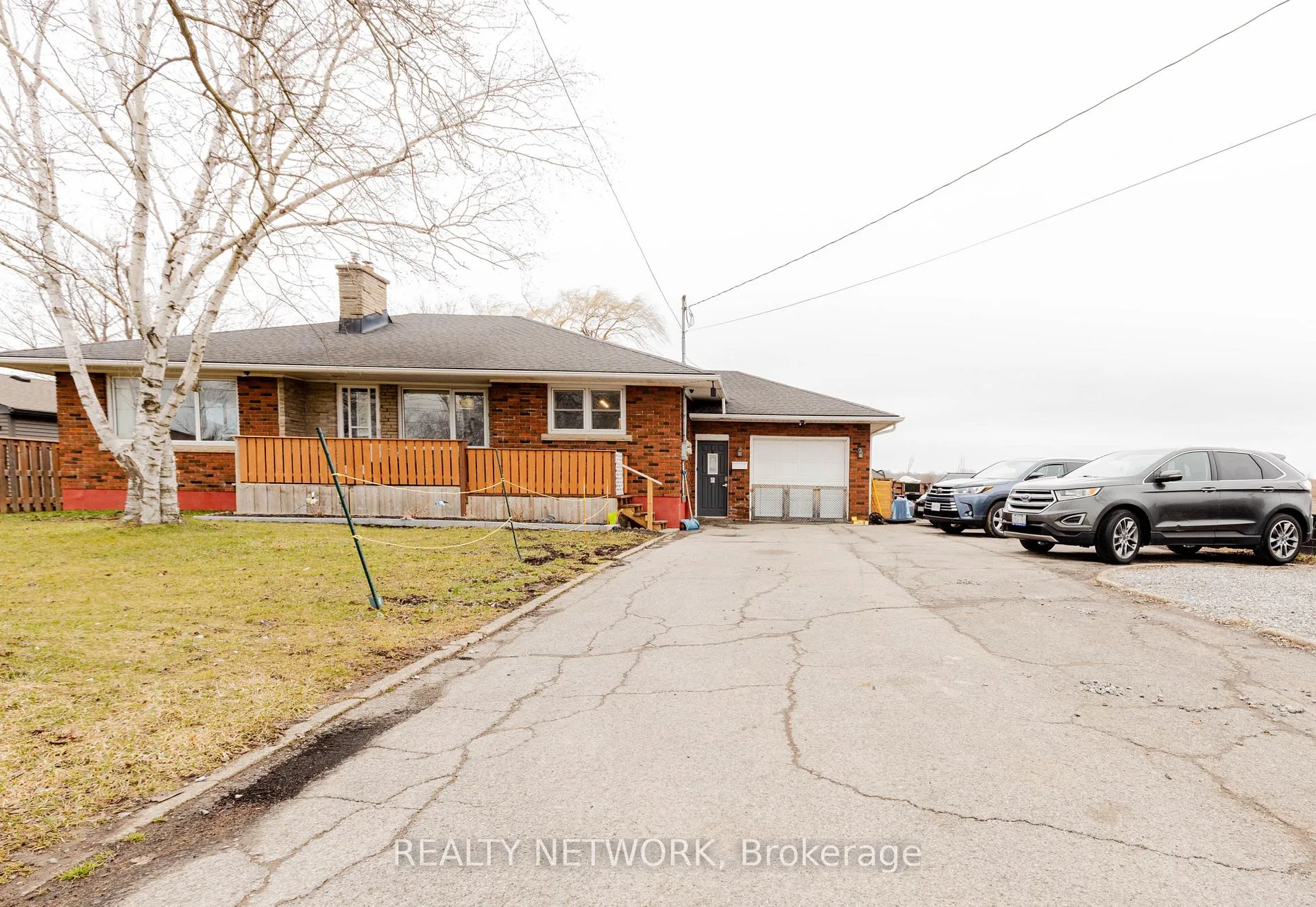 Photo 2 of 452 Quaker Road, Welland, N. Welland — HOMEH
