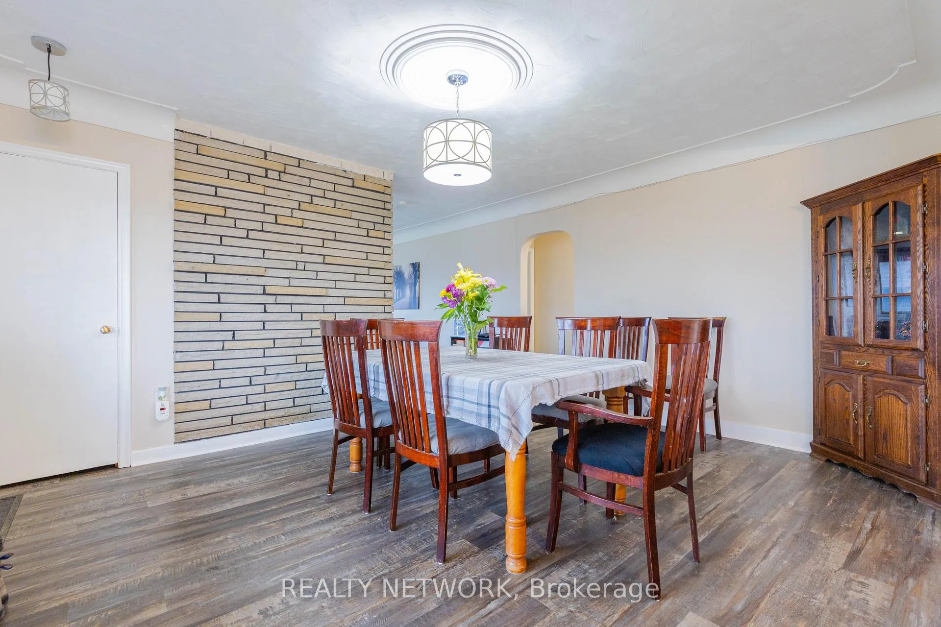Photo 5 of 452 Quaker Road, Welland, N. Welland — HOMEH