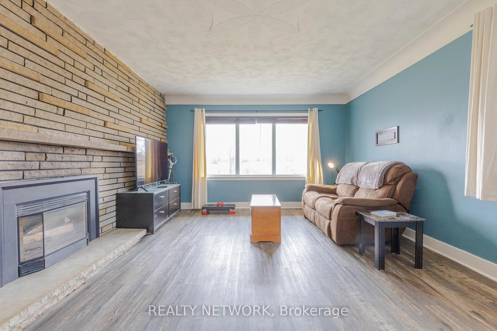Photo 8 of 452 Quaker Road, Welland, N. Welland — HOMEH