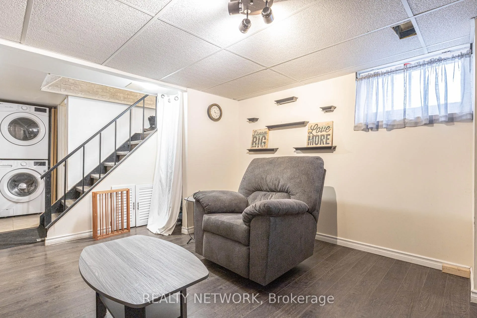 Photo 17 of 452 Quaker Road, Welland, N. Welland — HOMEH