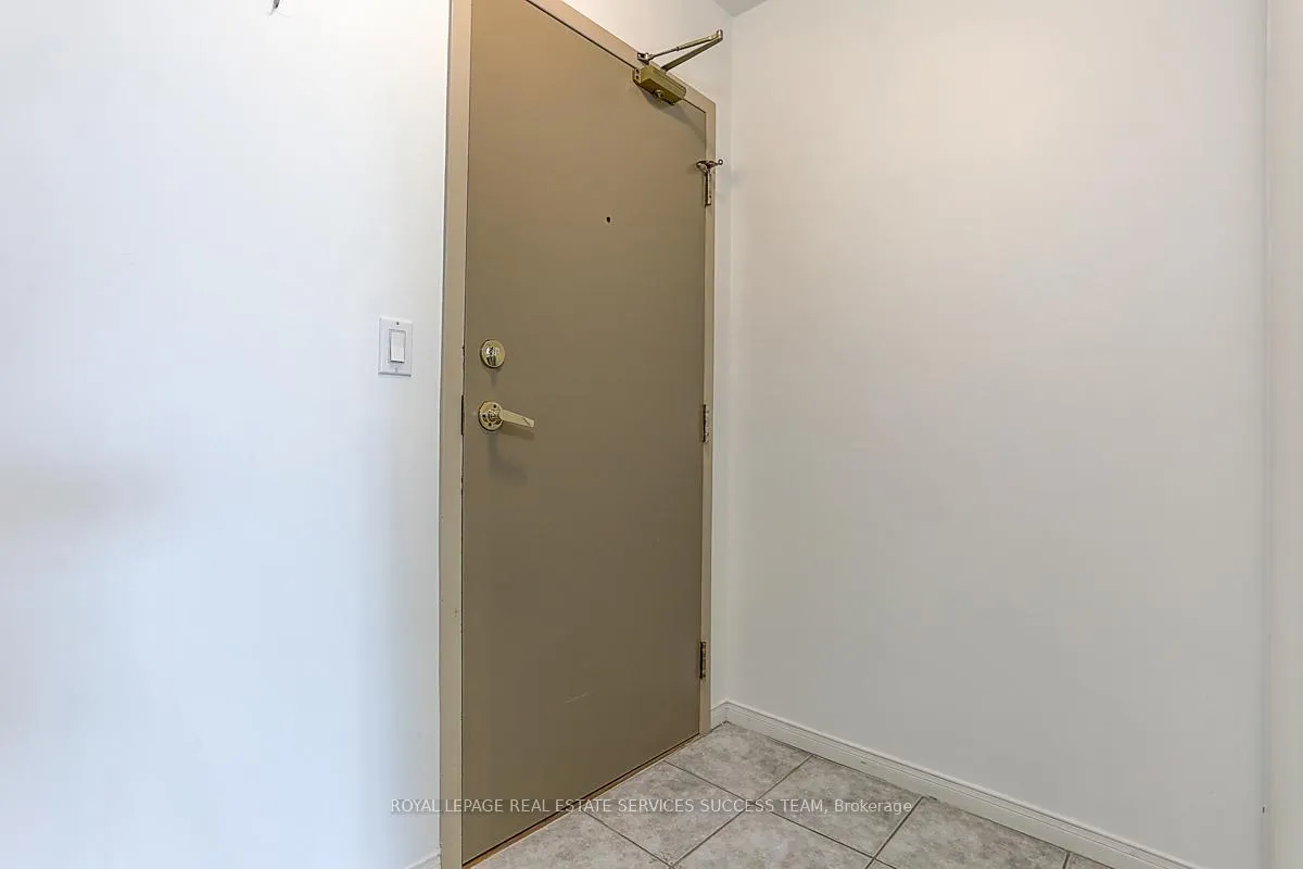 Photo 3 of Unit 409, 909 Bay Street, Toronto, Bay Street Corridor — HOMEH