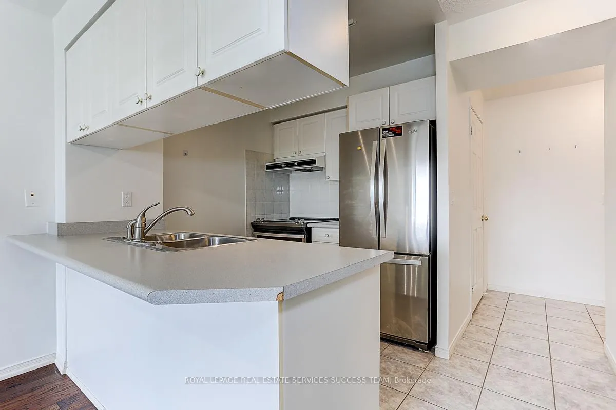 Photo 5 of Unit 409, 909 Bay Street, Toronto, Bay Street Corridor — HOMEH