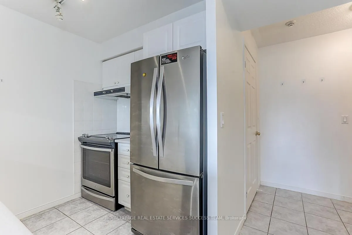 Photo 8 of Unit 409, 909 Bay Street, Toronto, Bay Street Corridor — HOMEH