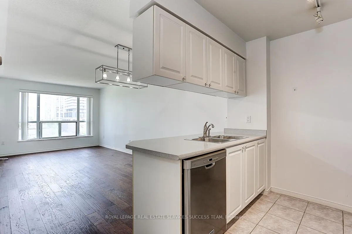 Photo 9 of Unit 409, 909 Bay Street, Toronto, Bay Street Corridor — HOMEH