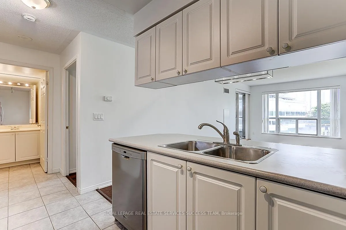 Photo 10 of Unit 409, 909 Bay Street, Toronto, Bay Street Corridor — HOMEH