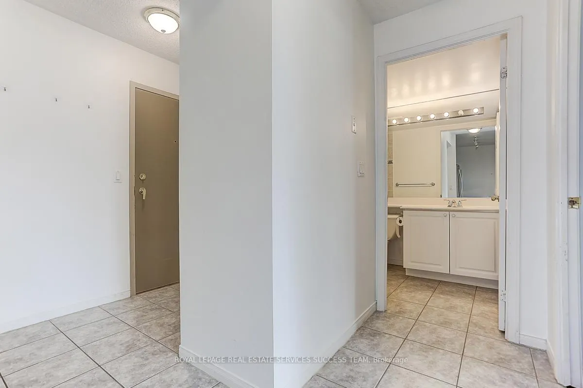 Photo 11 of Unit 409, 909 Bay Street, Toronto, Bay Street Corridor — HOMEH