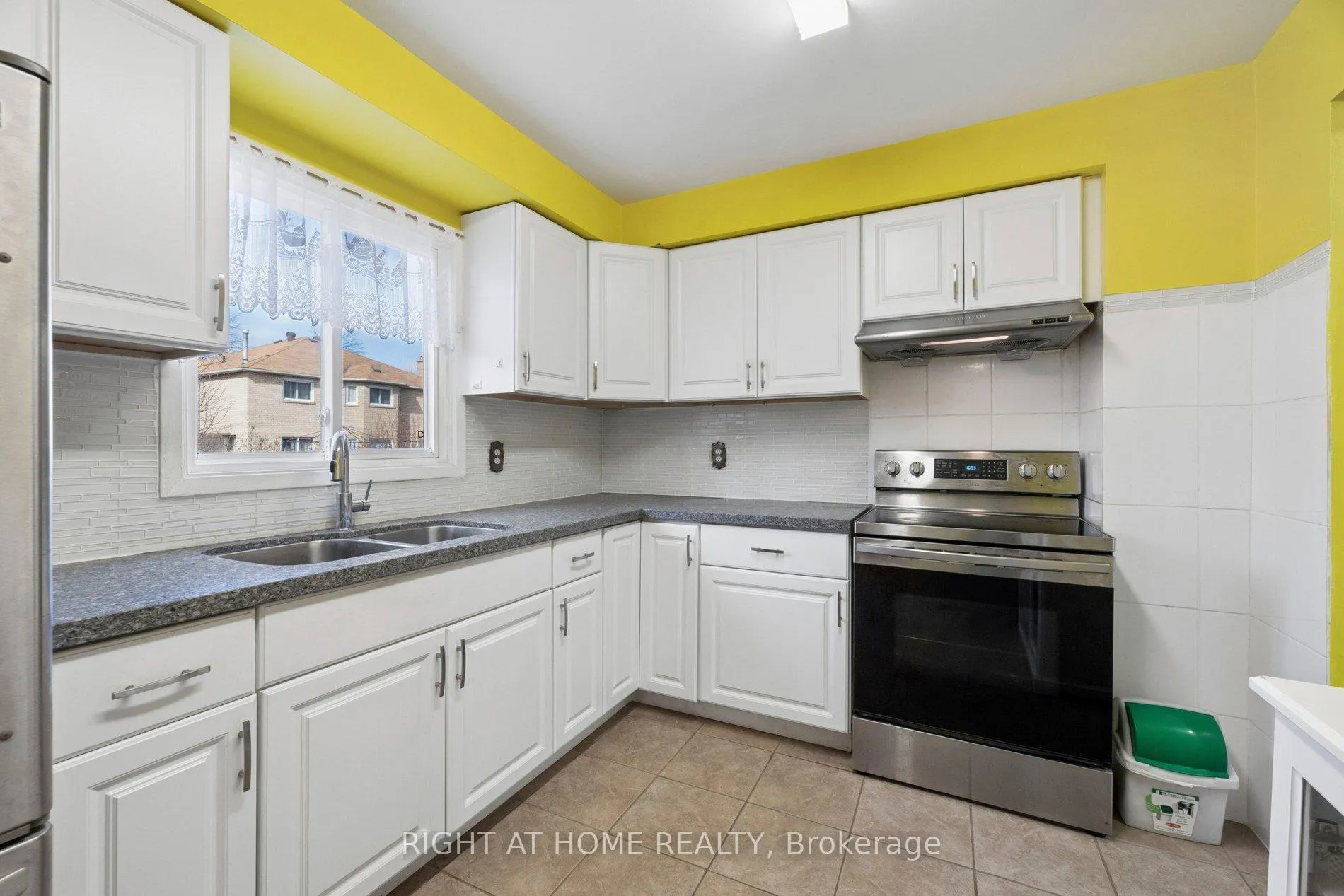 Photo 2 of 183 Ravenscroft Road, Ajax, Central West — HOMEH