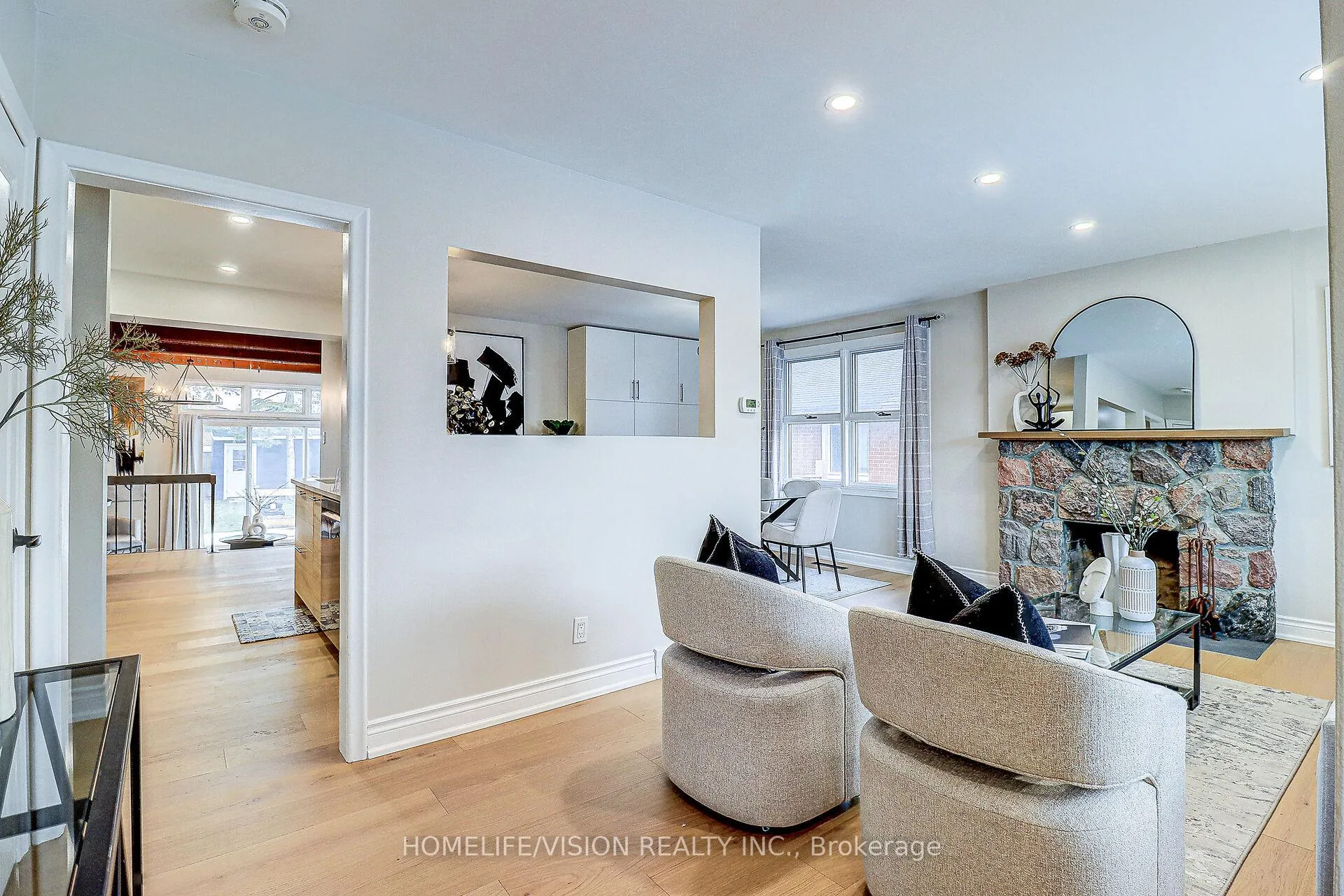 Photo 5 of 1113 Green Street, Whitby, Downtown Whitby — HOMEH