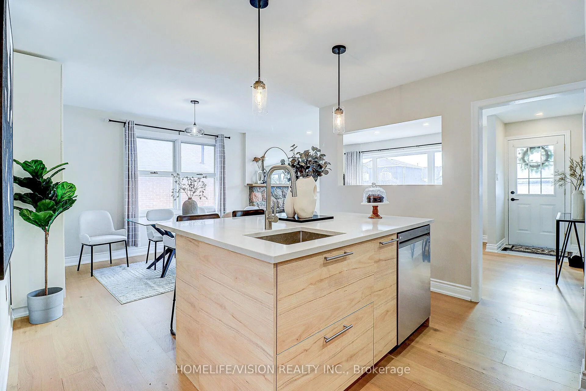 Photo 12 of 1113 Green Street, Whitby, Downtown Whitby — HOMEH