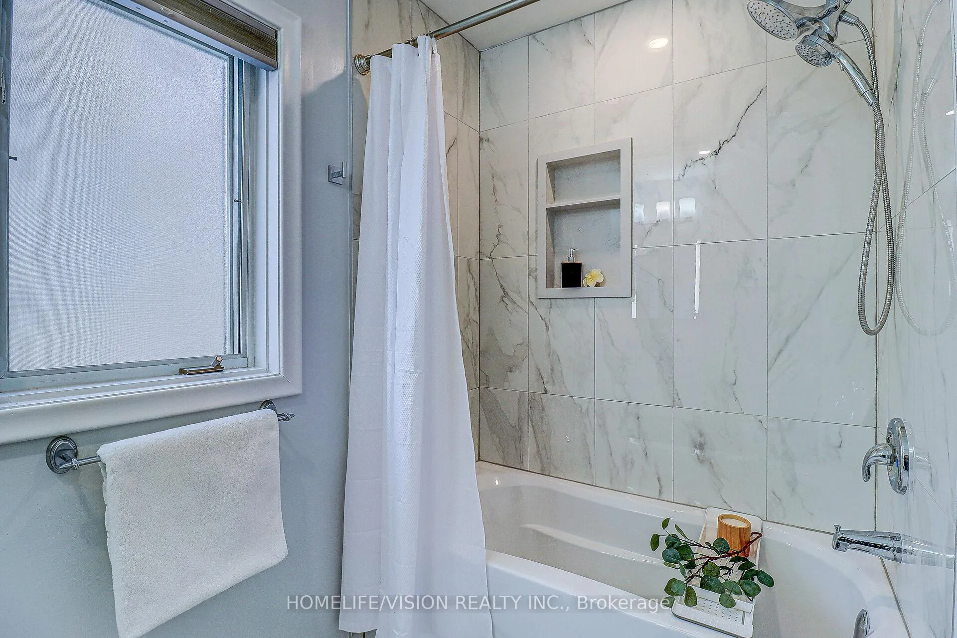 Photo 22 of 1113 Green Street, Whitby, Downtown Whitby — HOMEH
