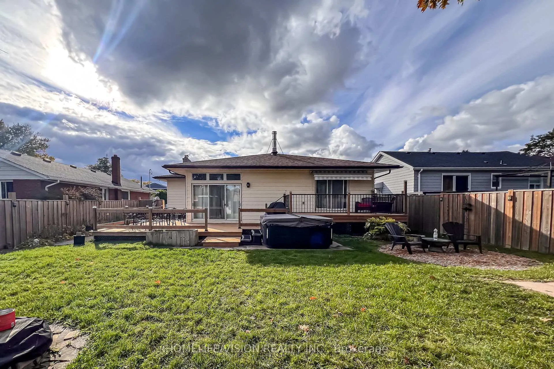 Photo 48 of 1113 Green Street, Whitby, Downtown Whitby — HOMEH