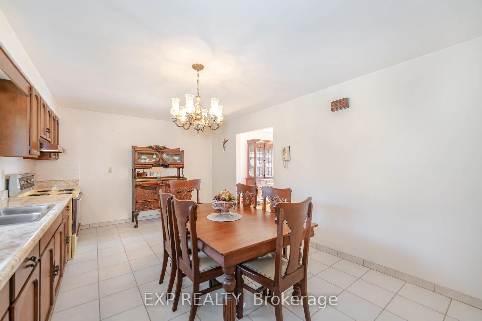 Photo 11 of 1243 5 Highway W, Hamilton, Rural Flamborough — HOMEH