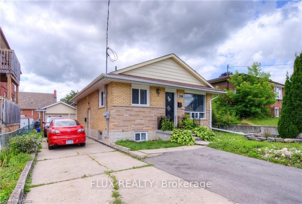 Photo 2 of 206 Lorne Avenue, Kitchener — HOMEH