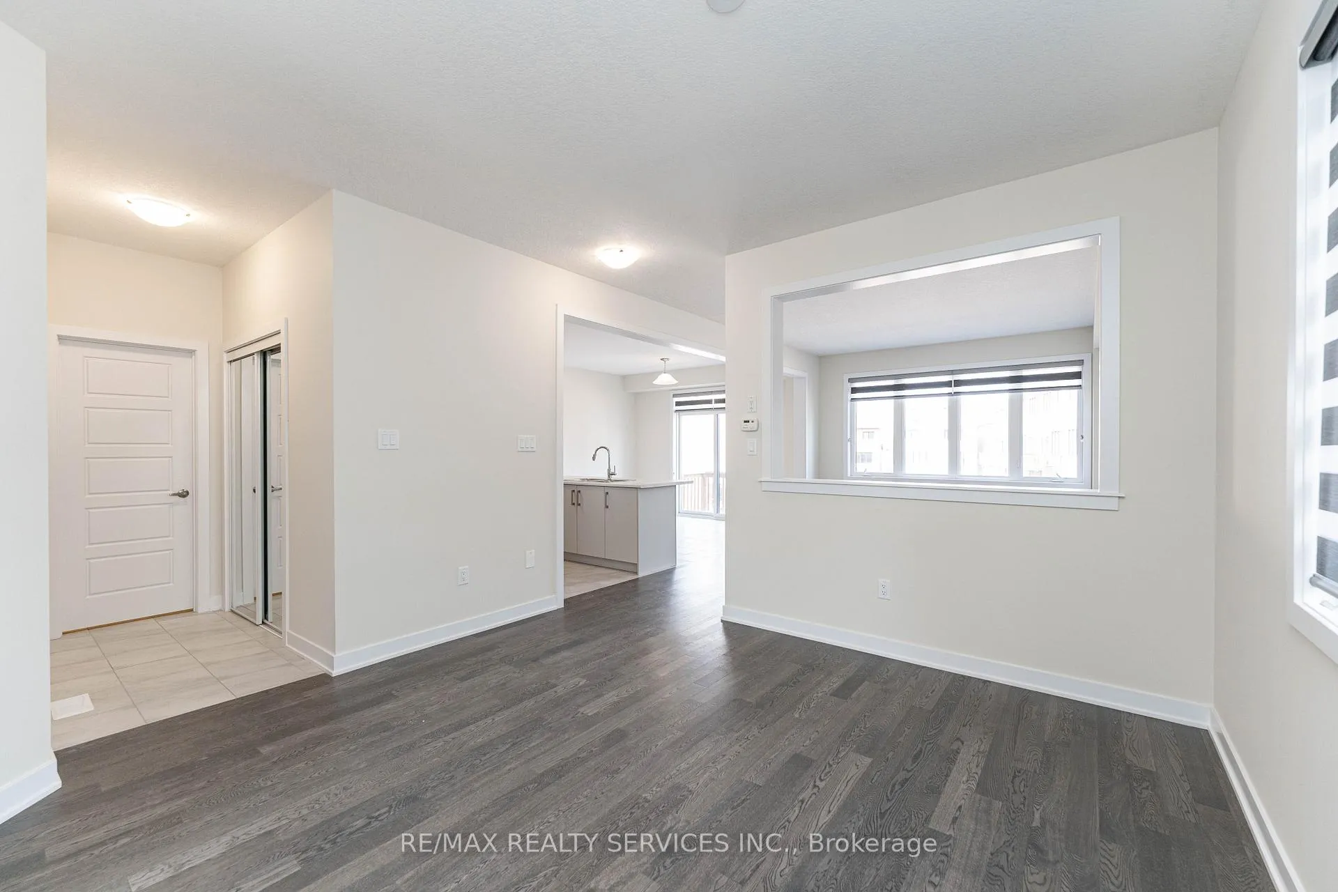 Photo 3 of Unit CRES, 82 Starboard Crescent, Welland, Dain City — HOMEH