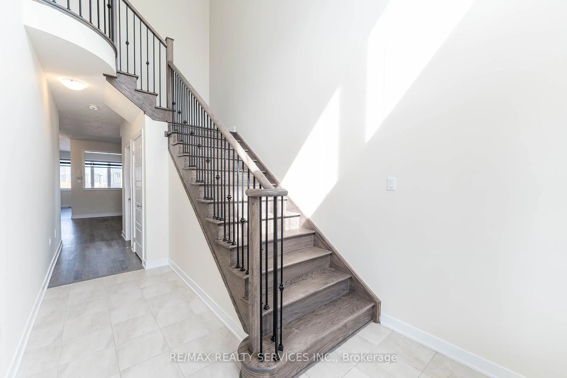 Photo 4 of Unit CRES, 82 Starboard Crescent, Welland, Dain City — HOMEH