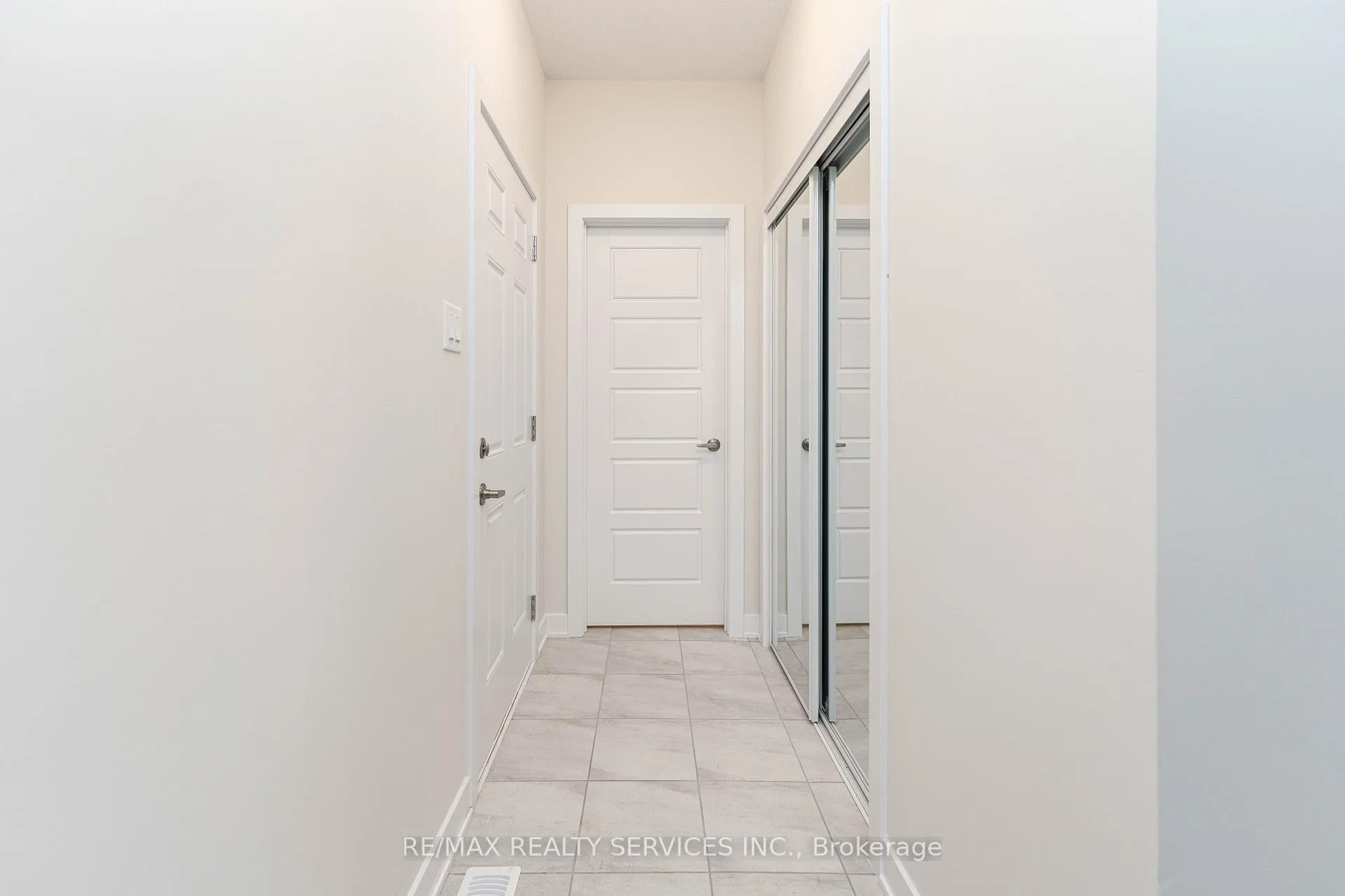 Photo 13 of Unit CRES, 82 Starboard Crescent, Welland, Dain City — HOMEH