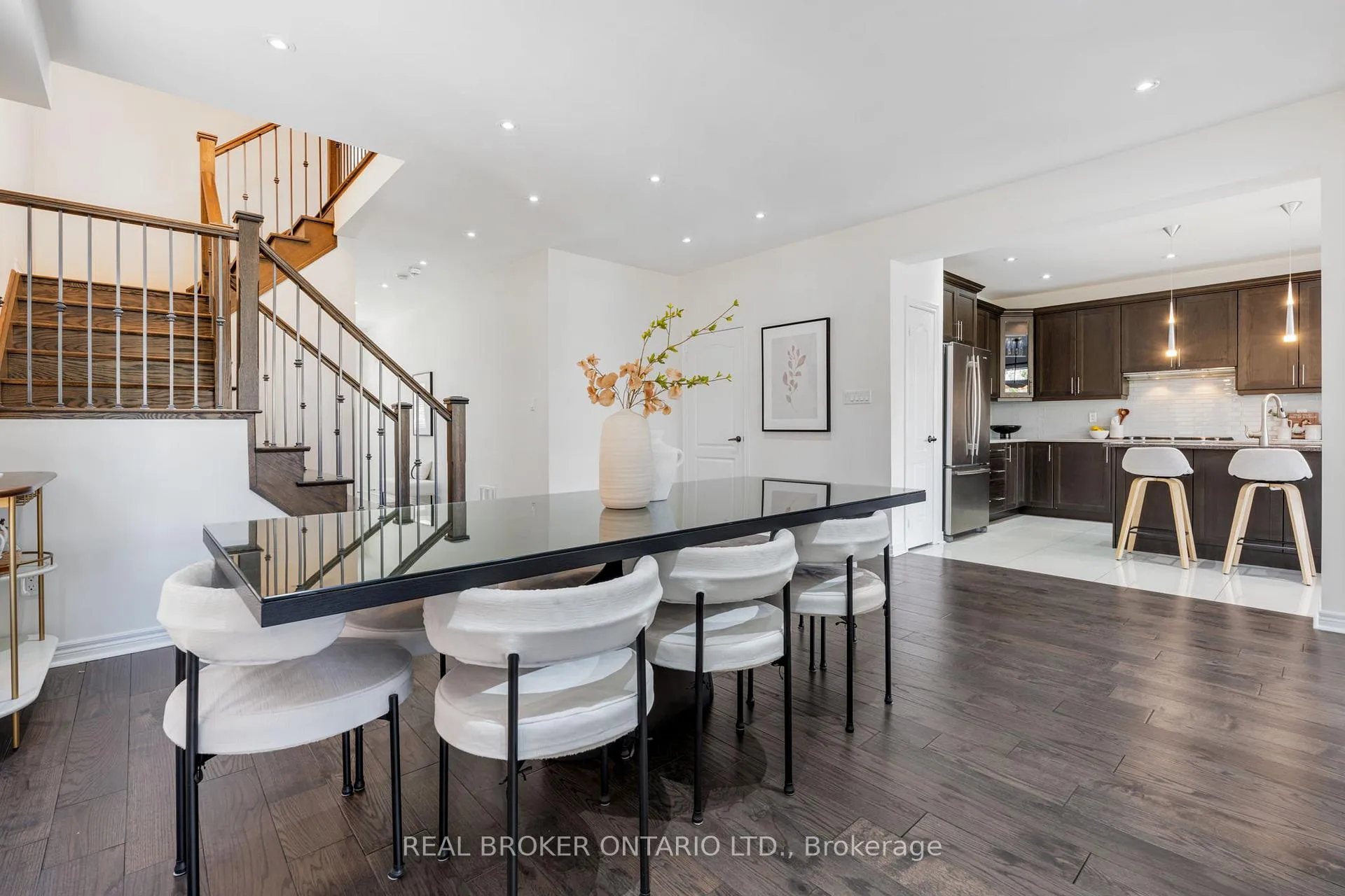 Photo 10 of 4 Mugford Crescent, Brampton, Bram West — HOMEH