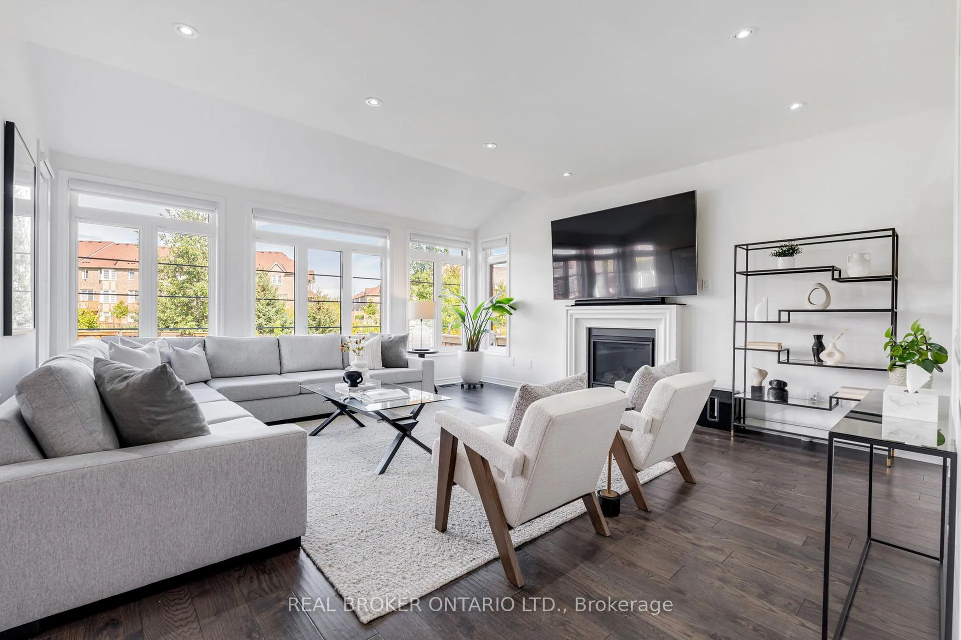 Photo 11 of 4 Mugford Crescent, Brampton, Bram West — HOMEH
