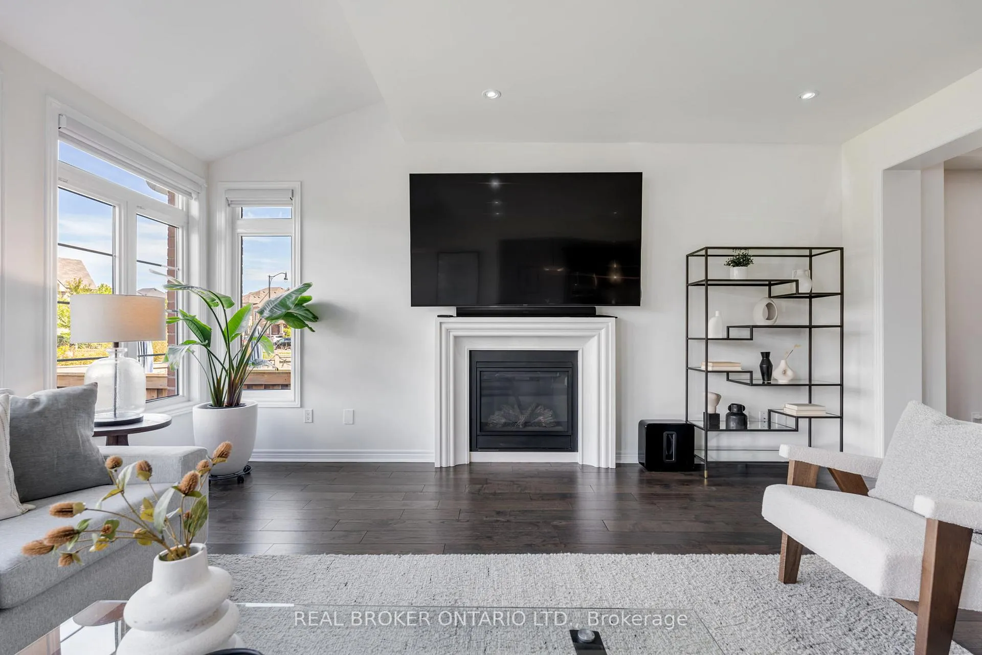 Photo 14 of 4 Mugford Crescent, Brampton, Bram West — HOMEH