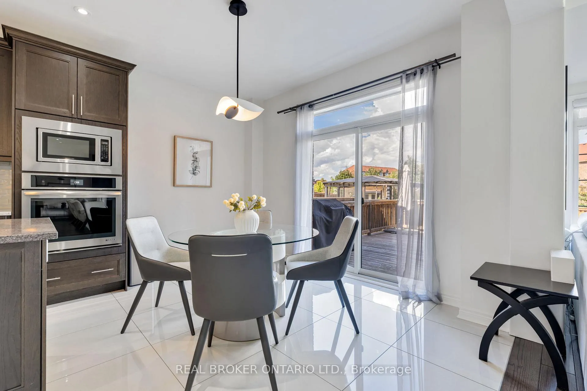 Photo 15 of 4 Mugford Crescent, Brampton, Bram West — HOMEH