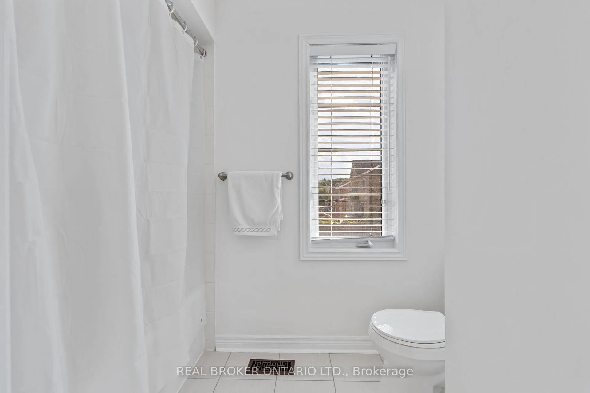 Photo 27 of 4 Mugford Crescent, Brampton, Bram West — HOMEH