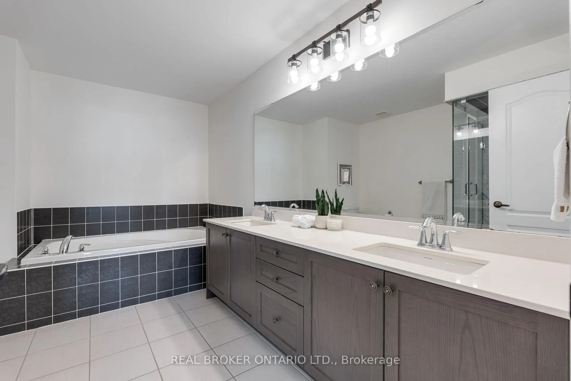 Photo 32 of 4 Mugford Crescent, Brampton, Bram West — HOMEH